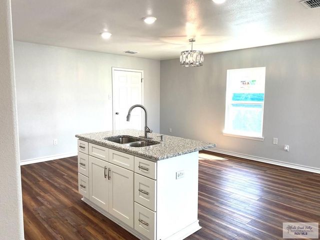 910 Dolores St, Corpus Christi, TX 78405