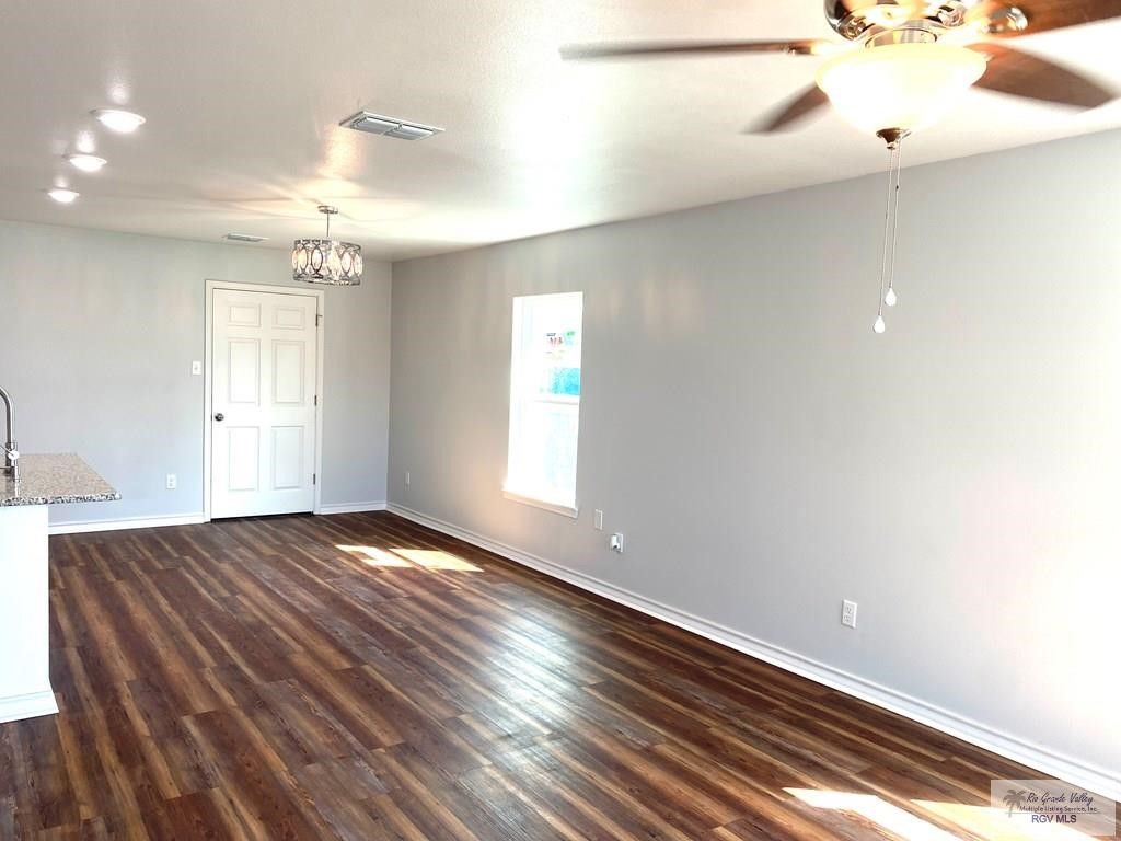 910 Dolores St, Corpus Christi, TX 78405 — photo 3