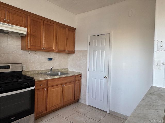 95-11 90 Street 2F, Ozone Park, NY 11416