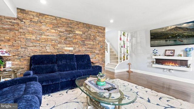 988 GATES PL, Warminster, PA 18974