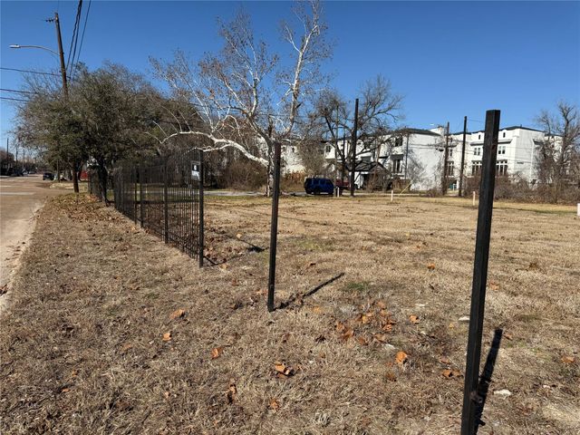 2303 Holman Street, Houston, TX 77004