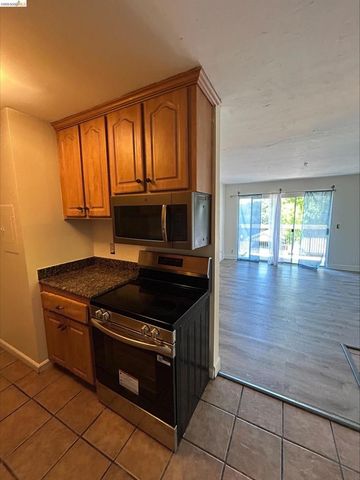 5313 Ridgeview Cir, El Sobrante, CA 94803