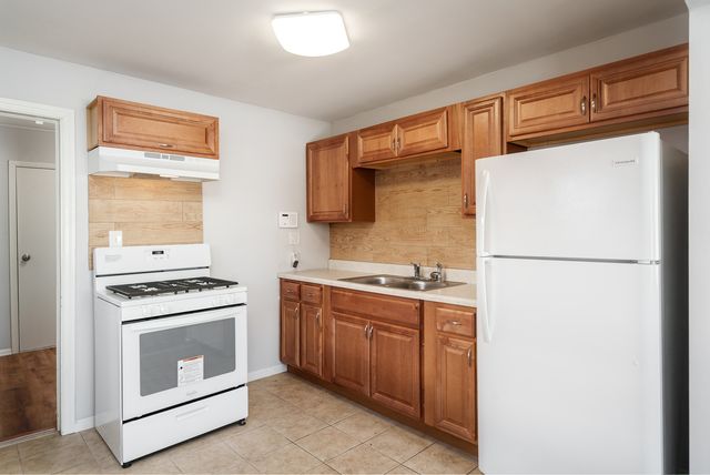 1620 PIERCE Avenue, Rockford, IL 61103