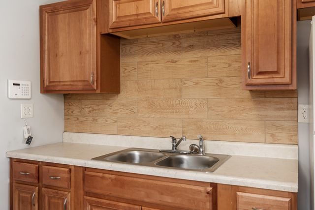 1620 PIERCE Avenue, Rockford, IL 61103