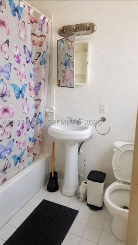 301 NW 84th St 301, Miami, FL 33150