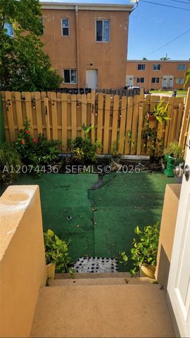 301 NW 84th St 301, Miami, FL 33150