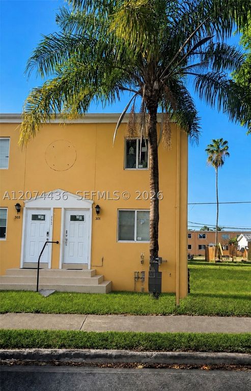 301 NW 84th St 301, Miami, FL 33150