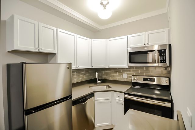 817 W Lakeside Place 305, Chicago, IL 60640