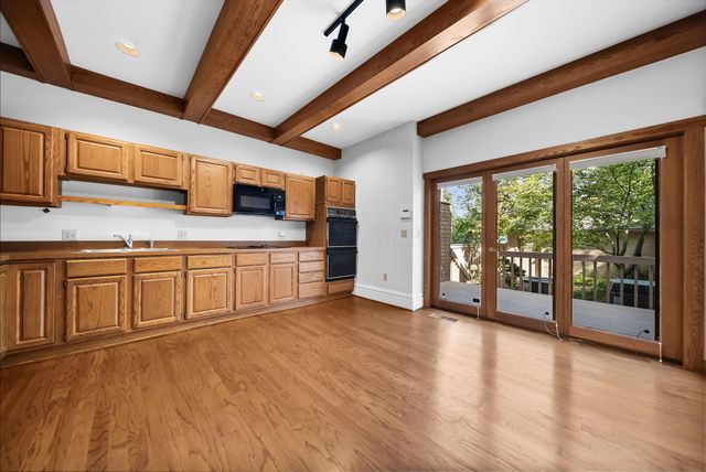 422 W 6th Avenue, Columbus, OH 43201