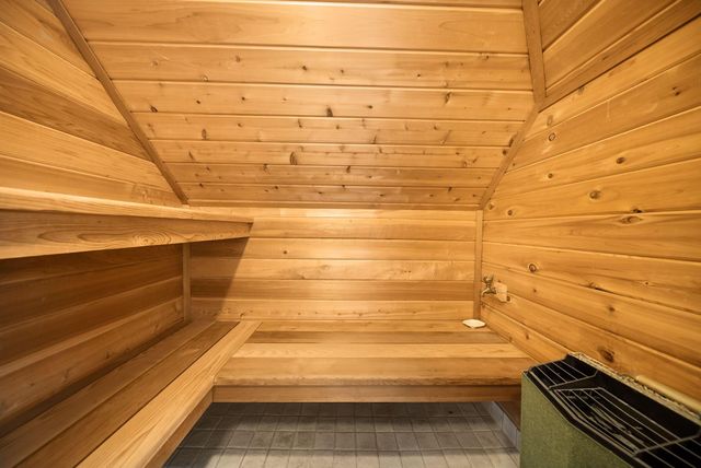 422 W 6th Avenue, Columbus, OH 43201