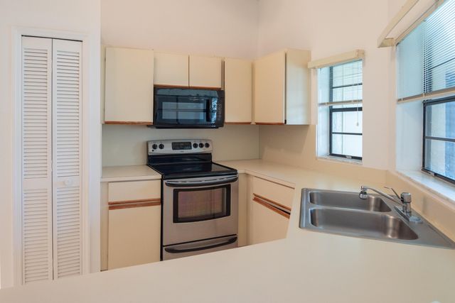 5829 Parkwalk Drive, Boynton Beach, FL 33472