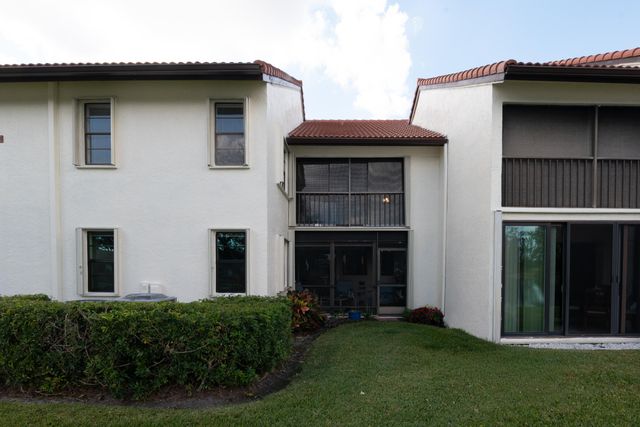 5829 Parkwalk Drive, Boynton Beach, FL 33472