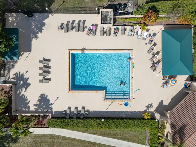 5829 Parkwalk Drive, Boynton Beach, FL 33472