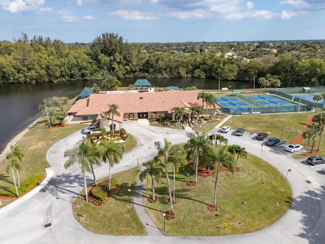 5829 Parkwalk Drive, Boynton Beach, FL 33472