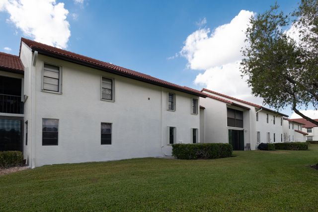 5829 Parkwalk Drive, Boynton Beach, FL 33472