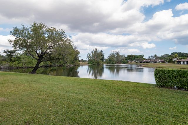 5829 Parkwalk Drive, Boynton Beach, FL 33472