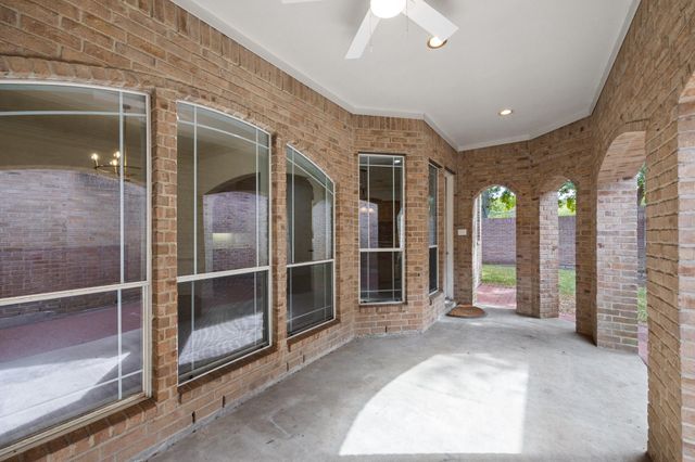 1531 Briar Bend Drive, Friendswood, TX 77546