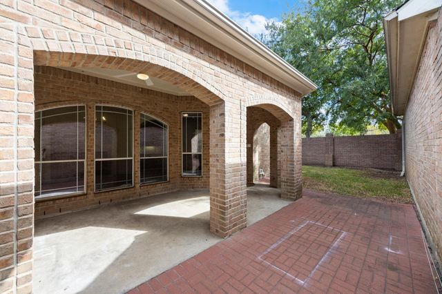 1531 Briar Bend Drive, Friendswood, TX 77546