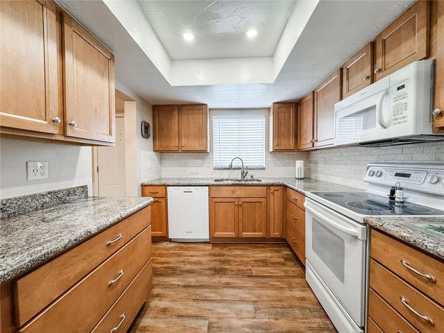 3362 LAKE BAYSHORE DRIVE P214, Bradenton, FL 34205