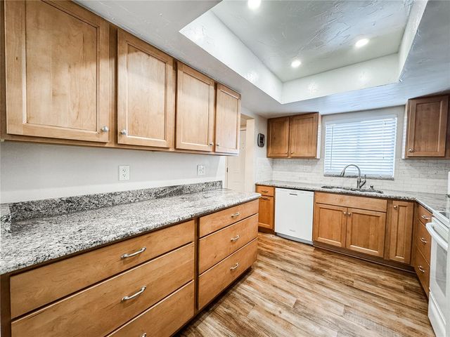 3362 LAKE BAYSHORE DRIVE P214, Bradenton, FL 34205