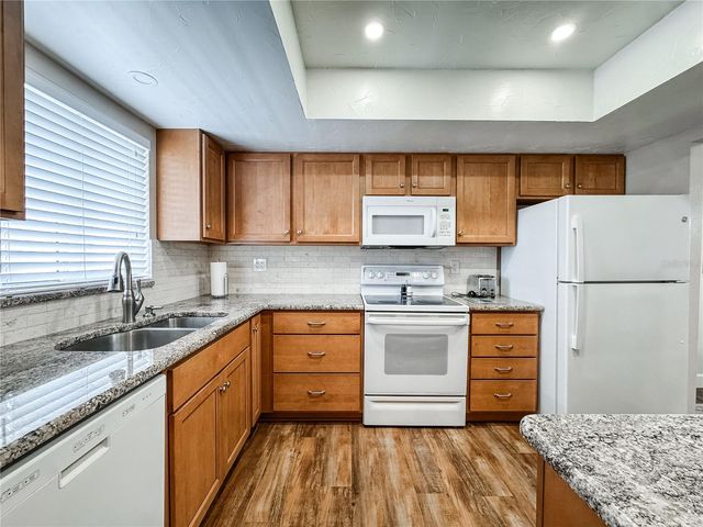 3362 LAKE BAYSHORE DRIVE P214, Bradenton, FL 34205