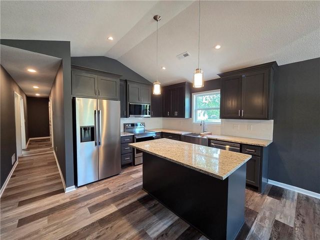 618 N Bates Street, Adrian, MO 64720