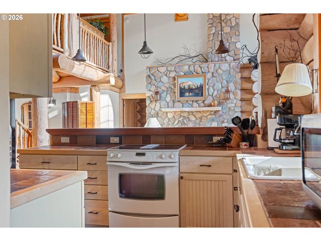 5441 LITTLE WOAHINK Dr, Florence, OR 97439