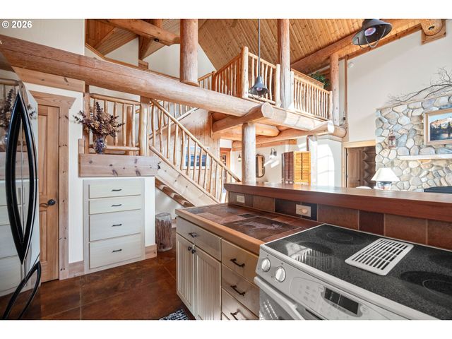 5441 LITTLE WOAHINK Dr, Florence, OR 97439