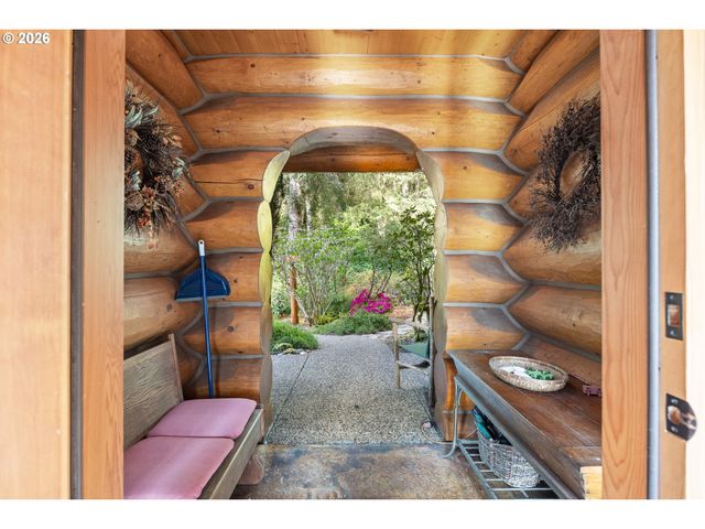 5441 LITTLE WOAHINK Dr, Florence, OR 97439