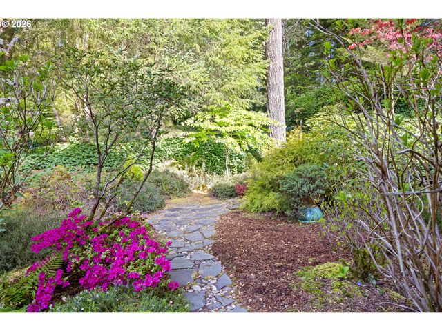 5441 LITTLE WOAHINK Dr, Florence, OR 97439