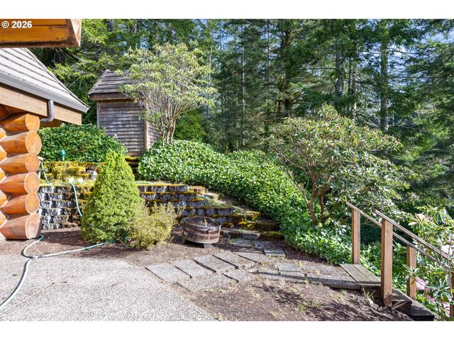 5441 LITTLE WOAHINK Dr, Florence, OR 97439