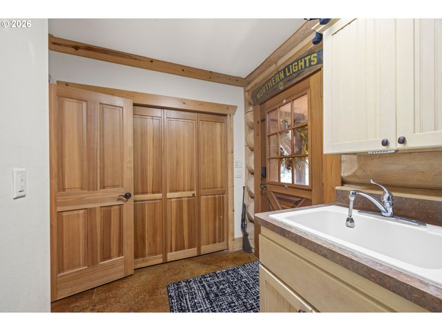 5441 LITTLE WOAHINK Dr, Florence, OR 97439