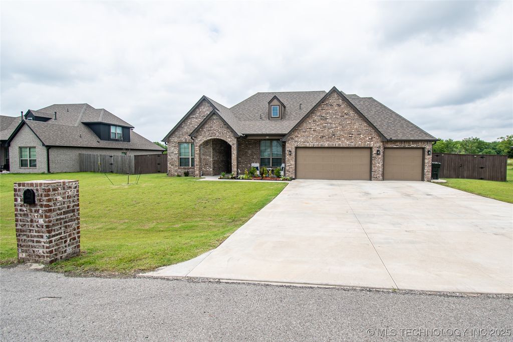 190 N Castle Street, Skiatook, OK 74070