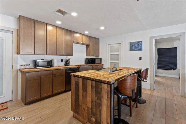 980 Thelma Avenue, Orange City, FL 32763