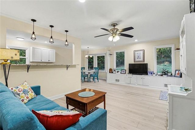 370 Kenilworth Circle, Stone Mountain, GA 30083