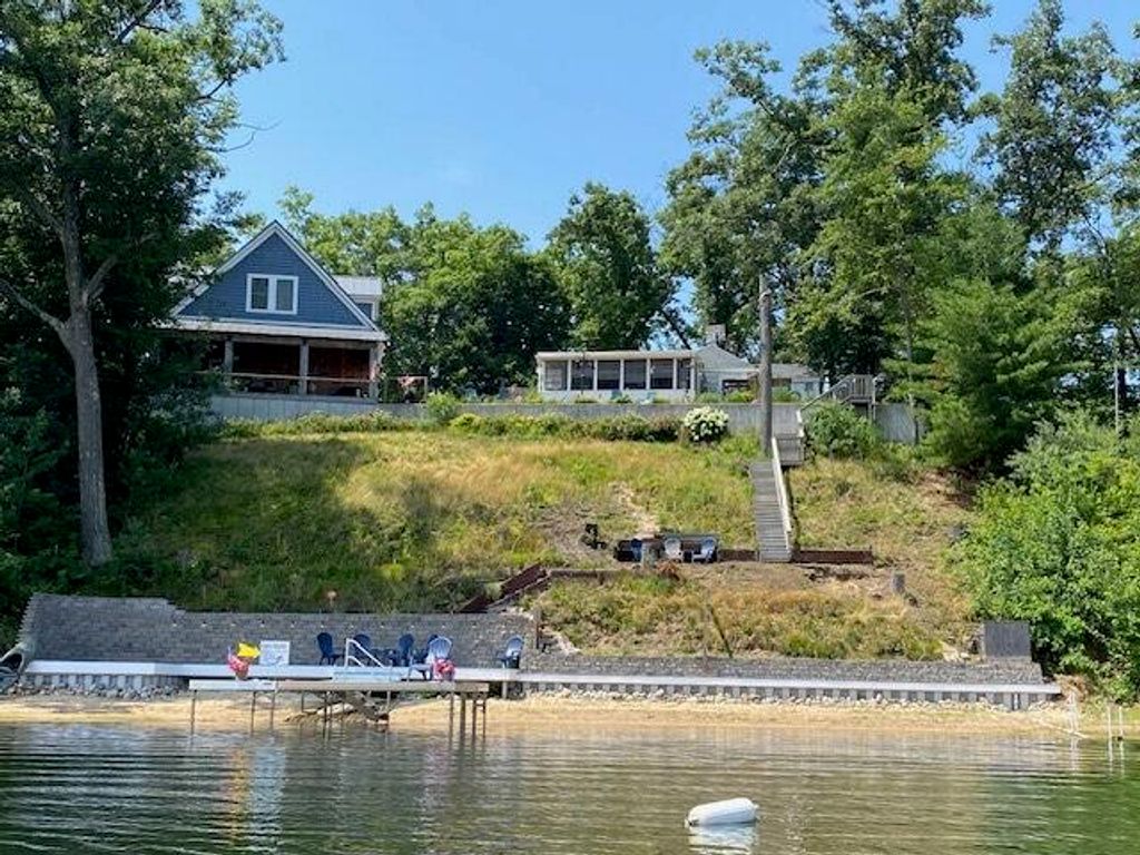 777 W Lincoln Avenue, White Cloud, MI 49349