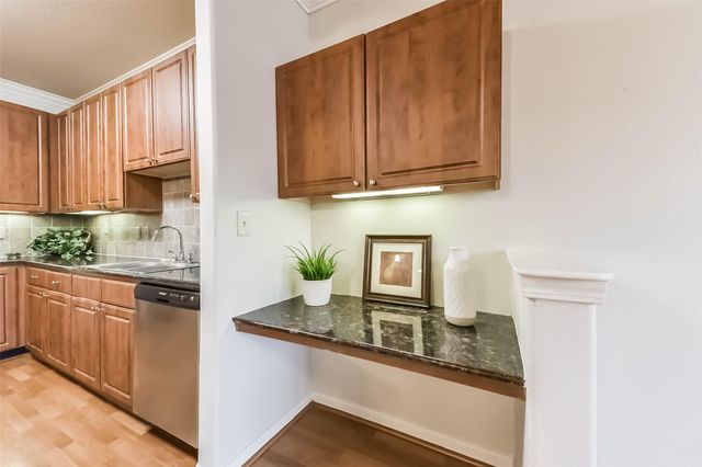 1711 Old Spanish Trail 426, Houston, TX 77054