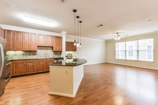 1711 Old Spanish Trail 426, Houston, TX 77054