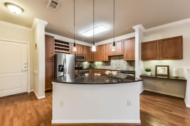 1711 Old Spanish Trail 426, Houston, TX 77054