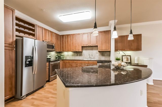 1711 Old Spanish Trail 426, Houston, TX 77054