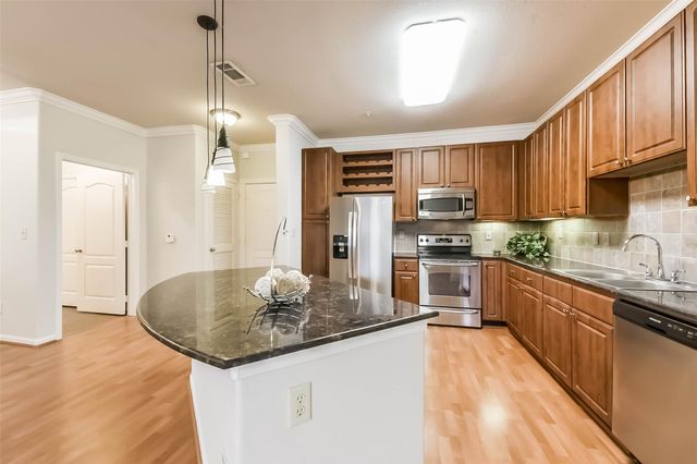 1711 Old Spanish Trail 426, Houston, TX 77054