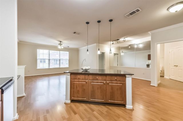 1711 Old Spanish Trail 426, Houston, TX 77054