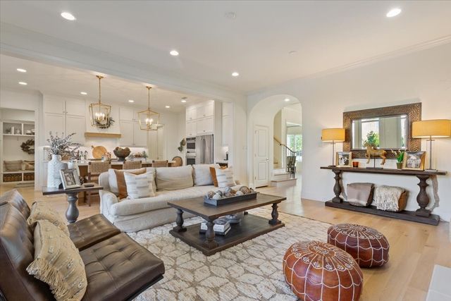 14007 Rw Court, Woodway, TX 76712