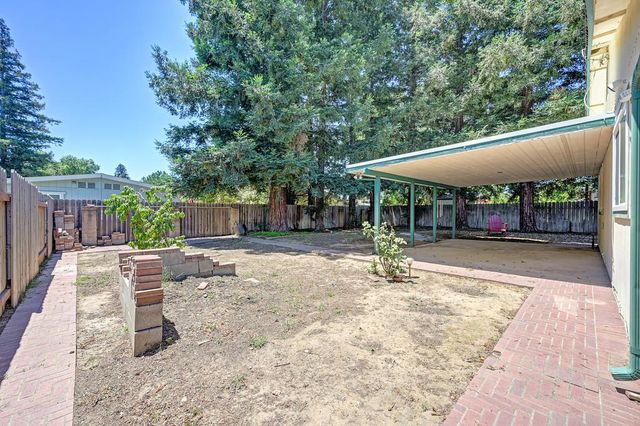 9112 Grove St, Elk Grove, CA 95624