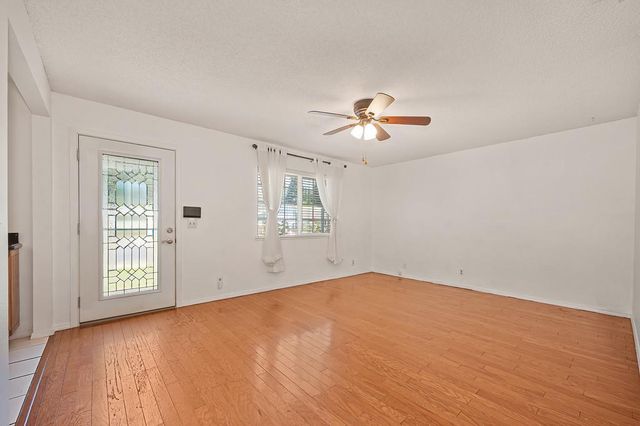 9112 Grove St, Elk Grove, CA 95624