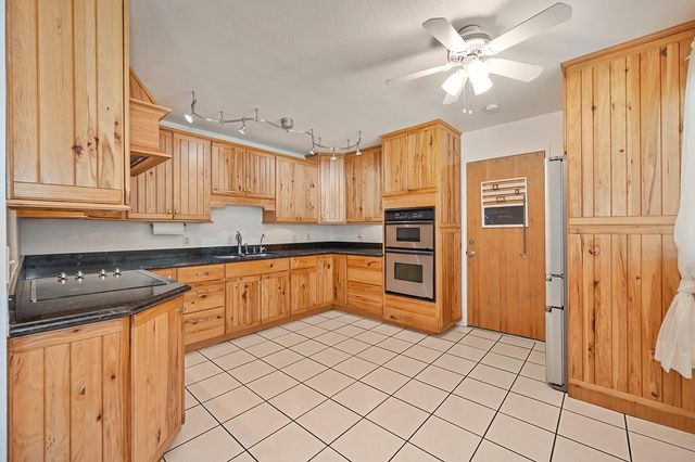 9112 Grove St, Elk Grove, CA 95624
