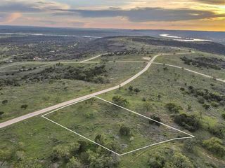 31 High Range DR, Kingsland, TX 78639