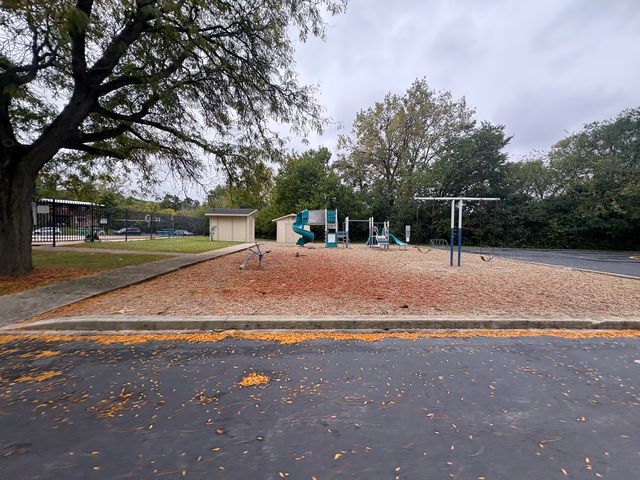 200 Willow Lane C109, Willow Springs, IL 60480