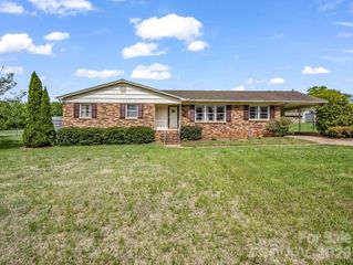 810 Surry Drive, Shelby, NC 28152