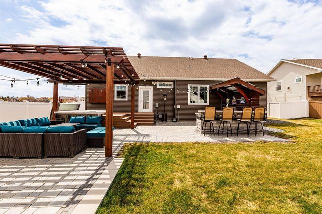 126 37th Avenue E, West Fargo, ND 58078
